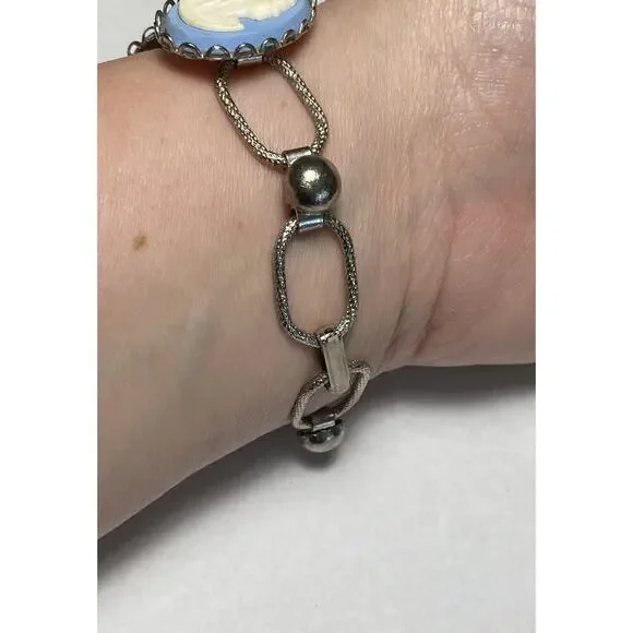 Vintage Cameo Bracelet Blue White Faux Cameos Silver Tone Links Estate 7”